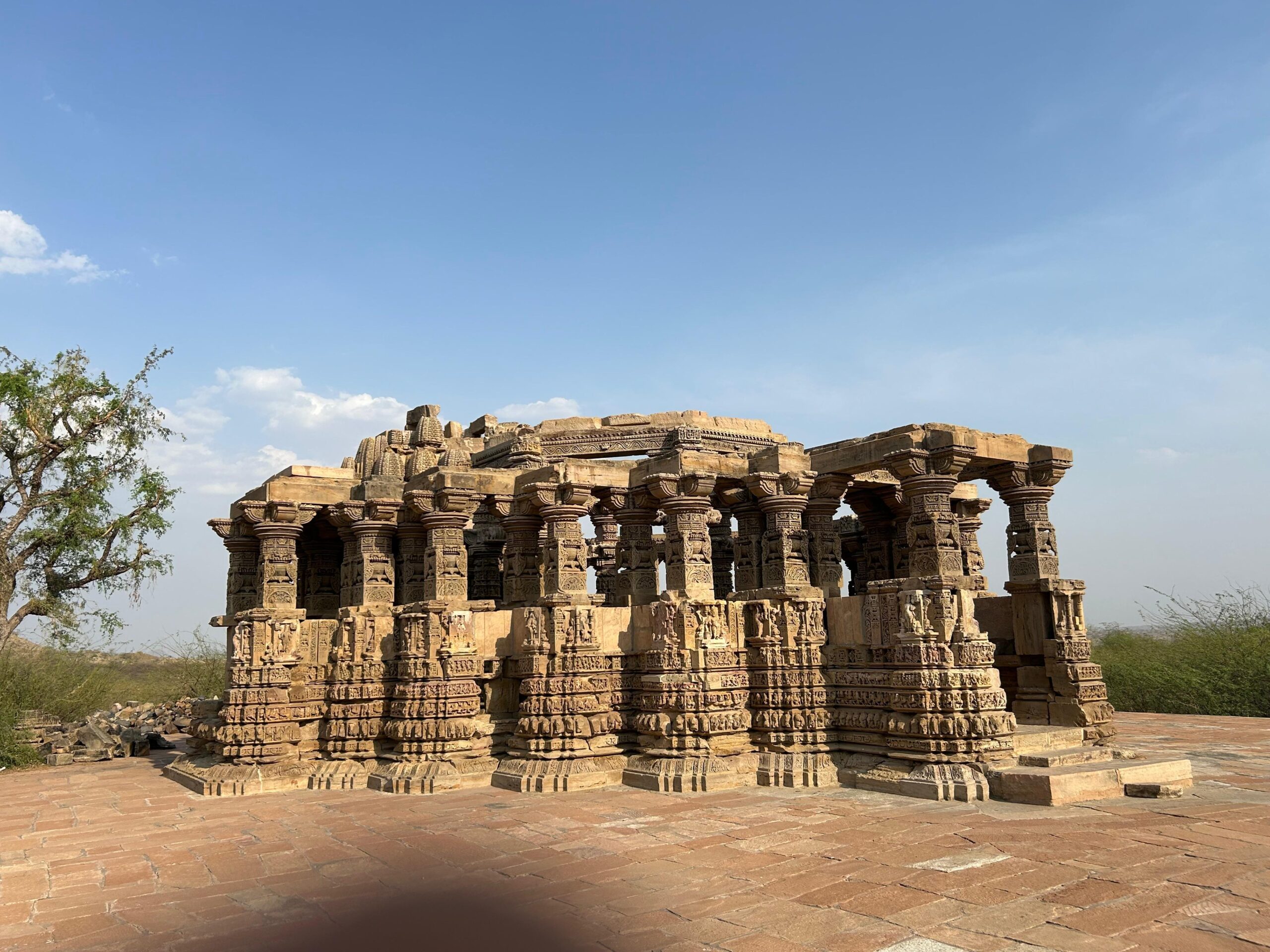 किराडू मंदिर परिसर – बाड़मेर का रहस्यमयी और ऐतिहासिक पर्यटन स्थल