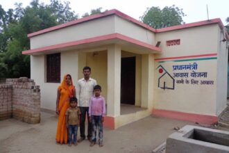 प्रधानमंत्री आवास योजना के तहत बना पक्का ग्रामीण घर